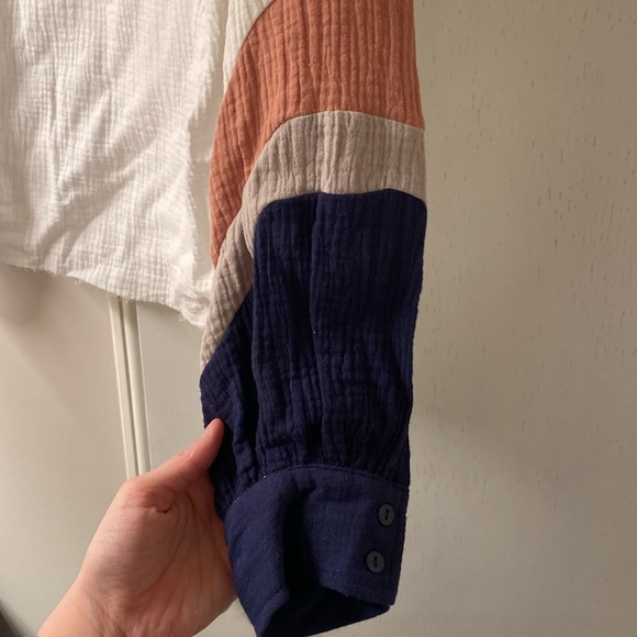 White Gauze V-neck - Picture 3 of 3